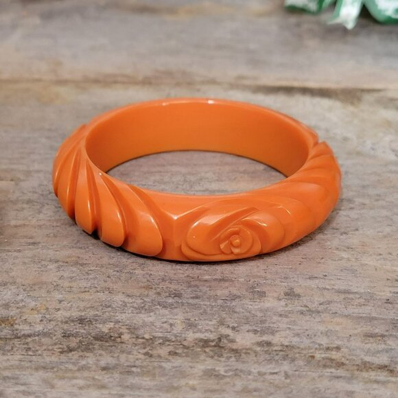 Vintage Carved Orange Bakelite Bangle Bracelet 3 Rosettes .75" Tested - Picture 8 of 11